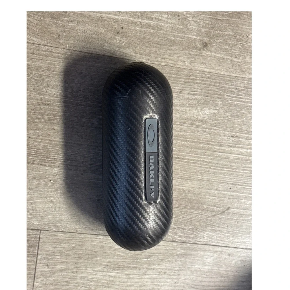 Oakley Carbon Fiber Vault Hard Sunglasses Case Black Zip Eyewear Protector